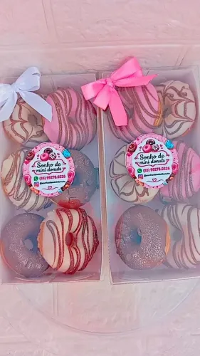 Doces para festas. Mini donuts brigadeiro personalizado. Bombom de uva morango cravejado