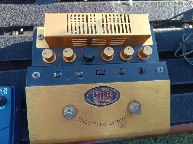 Pedal valvulado para guitarra