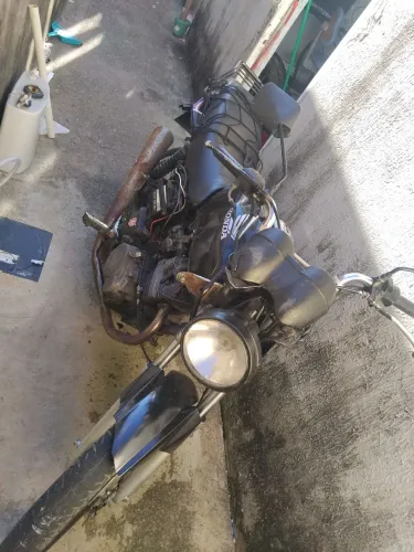 Moto com 150 2001 só  pra rodar pra vender rapido 
