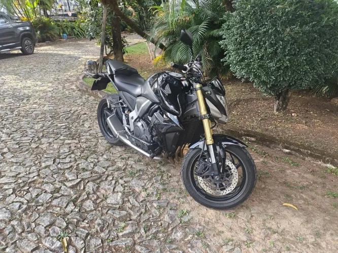 Vendo CB 1000r 2012/12 whatsapp: 31- *