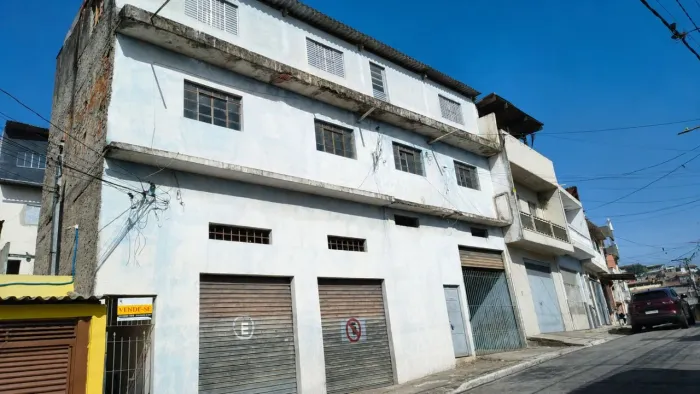 Ermelino Matarazzo Prédio com 700m². Com 8 residências 2 salões  e 6 garagens oport!