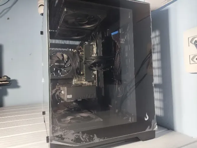PC Gamer RTX 5050 8GB + i5-7400 + 16GB RAM + SSD 480GB