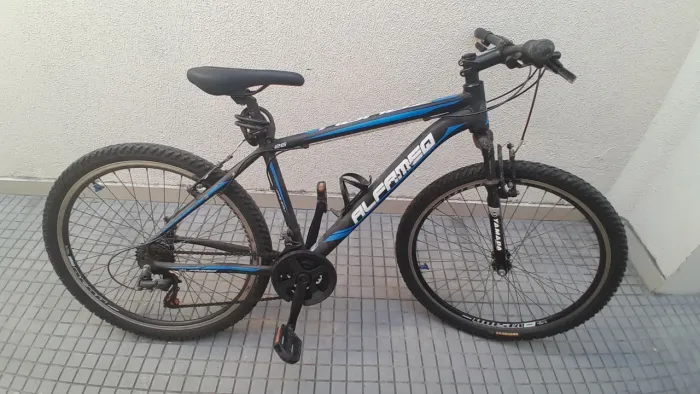 Bicicleta usada em bom estado, com trava de segurança inclusa - pronta para uso e venda!!