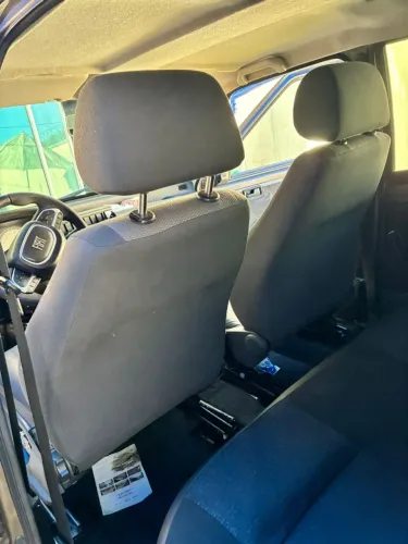 Vendo bancos dianteiro, para carro polo. Simes novo.