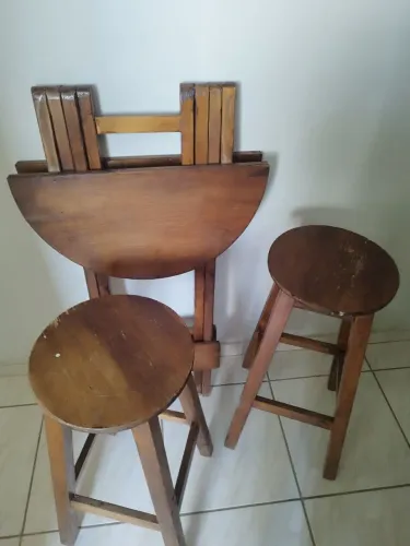 Mesa alta com banqueta