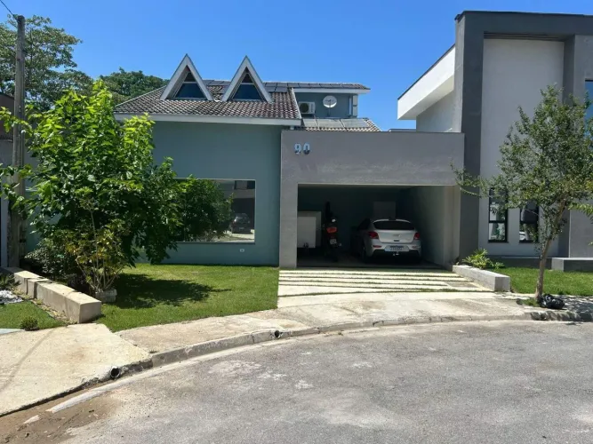 Vende-se Casa com Piscina no Condomínio Bosque dos Manacás