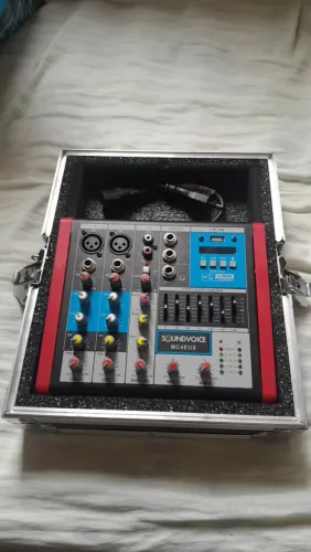 Mesa de som 4 canais
