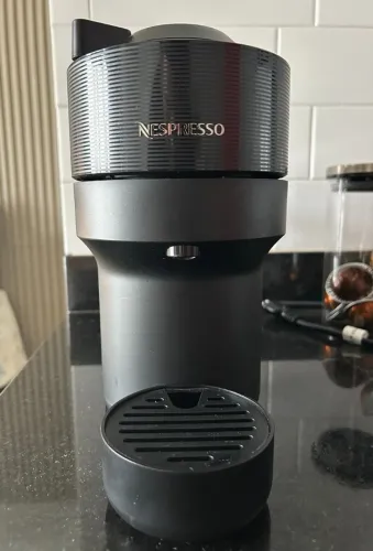 Cafeteira Nespresso Vertuo Pop Preta 127V - Pouco Uso