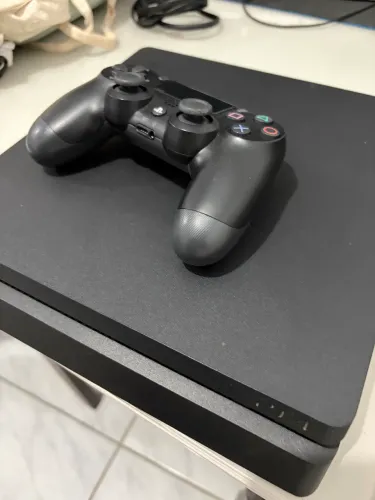 PLAYSTATION 4 SLIM