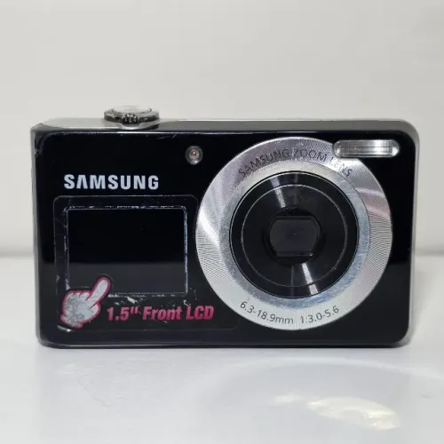 Câmera Digital Samsung PL100 12.2MP 3x com Tela Selfie Preta com Acessórios e Brinde