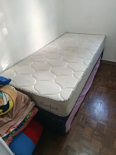 Cama de solteiro com base cama auxiliar 