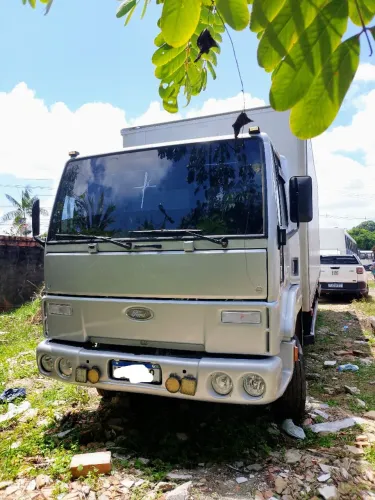 Ford cargo 815 aceita troca