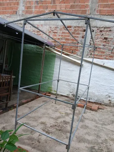 Vende-se barraca de metalon