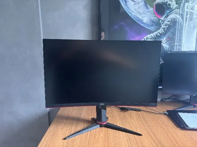 Monitor Gamer Curvo AOC 27 - 240hz