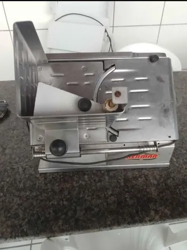 Fatiador de frios todo de inox marca berma