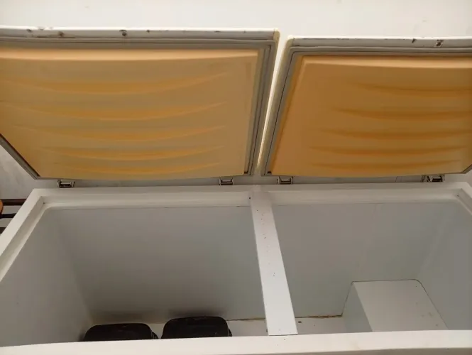 Freezer vertical duas portas