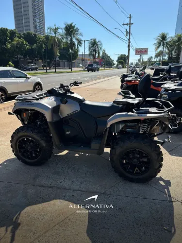 Quadriciclo Can-am BRP - Outlander Max XT 700
