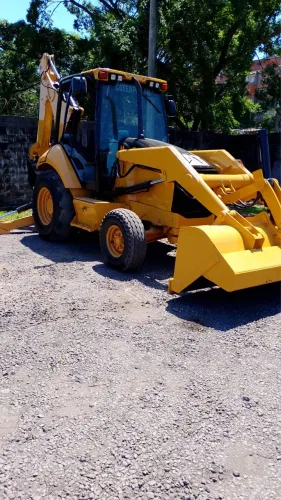 Retroescavadeira Caterpillar 416E