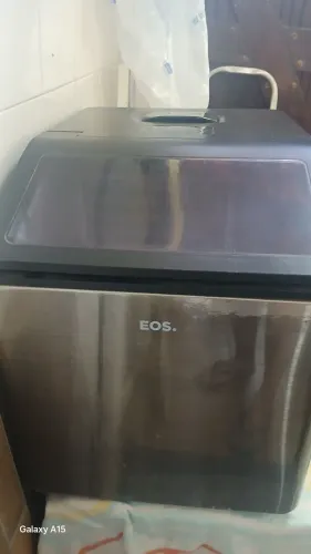 Maquina de gelo usada pouco tempo. Custa 1.900