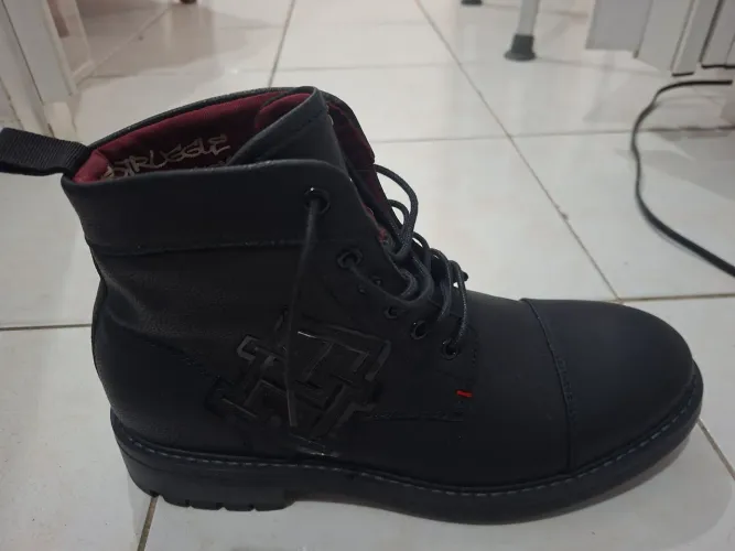 BOTA TOMMY HILFIGER MODELO TMADAMA