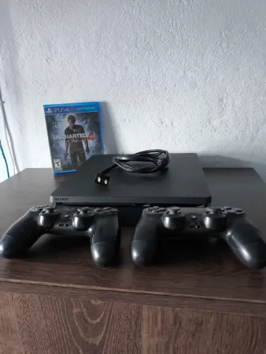 Console Playstation 4 Slim 500 GB + 2 Controles + Jogo Original Usado 1 ano