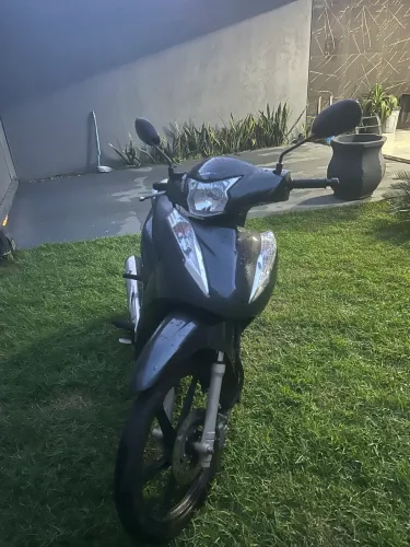 Vendo Honda biz 125 completa 