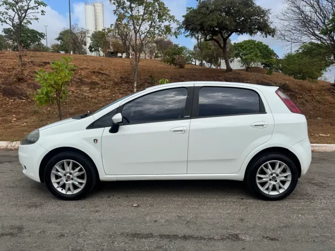 Fiat Punto Attractive Italia 1.4 F.flex 8V 5P 2012