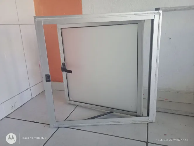 Janela alumínio com vidro 60x60
