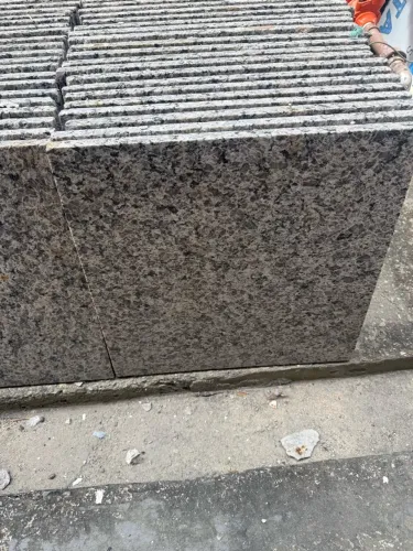 PISO EM GRANITO FOSCO