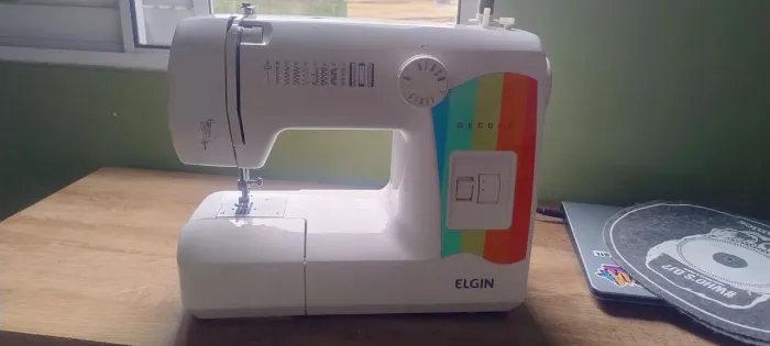 Máquina de costura decora elgin