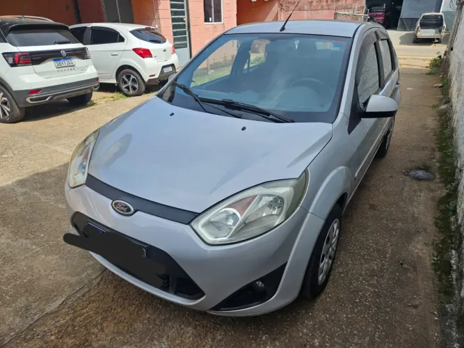 Ford Fiesta Sedan SE 1.6 8V Flex 4P 2014