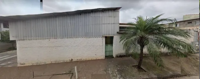 TERRENO BEM LOCALIZADO!!! PLANO E NO NÍVEL DA RUA