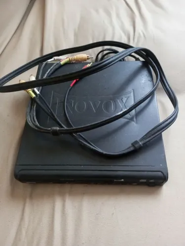  DVD player da marca Inovox, inclui funcionalidade de karaokê. 