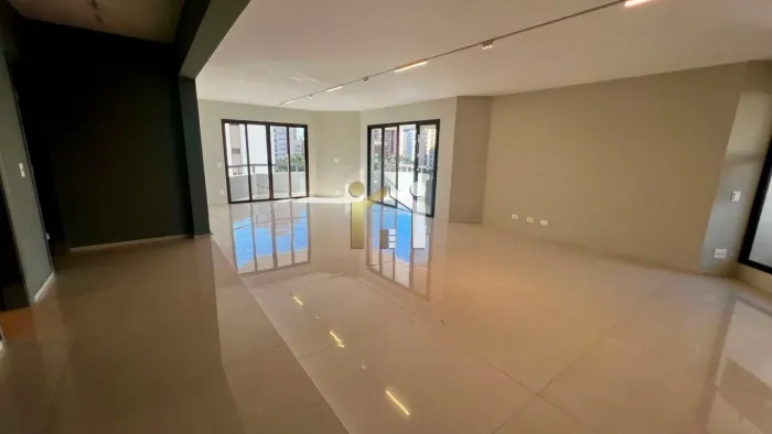 Apartamento reformado na vila nova com 275m², 4 dormitórios sendo 2 suítes e 4 vagas