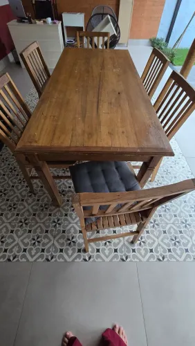 Conjunto mesa e cadeiras madeira maciça demolição