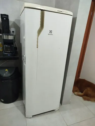 Geladeira Eletrolux com defeito