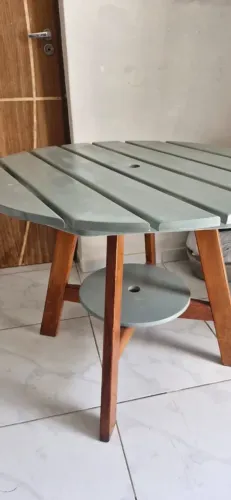 MESA DE MADEIRA ENVERNIZADO