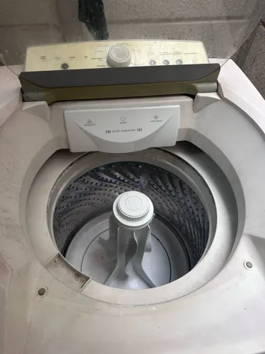Maquina de lavar roupas 