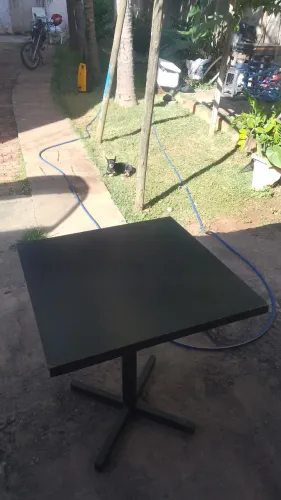 Mesa aço e tampo de madeira 