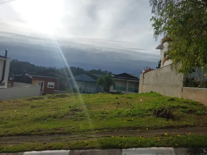 Terreno à Venda no Condomínio Palm Hills