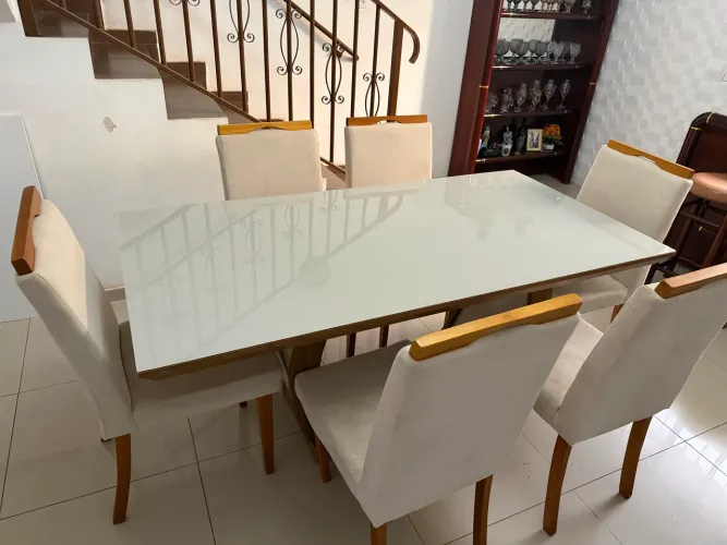 Mesa de jantar com 6 cadeiras