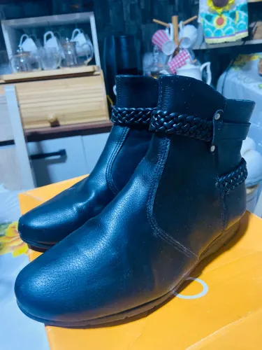 Bota Feminina n? 35 (Usado apenas uma vez)