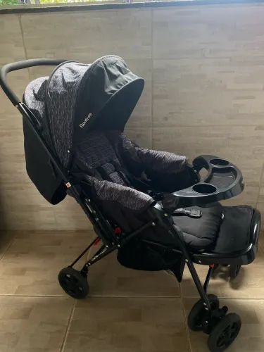 Carrinho de bebê Cosco