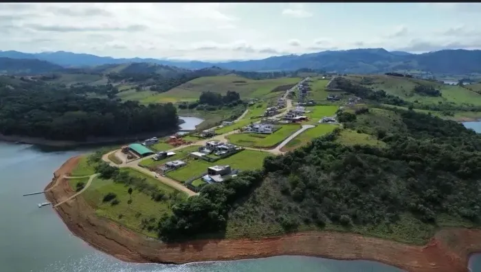 terreno 1000 mil m2 em condomínio na represa de Joanópolis SP