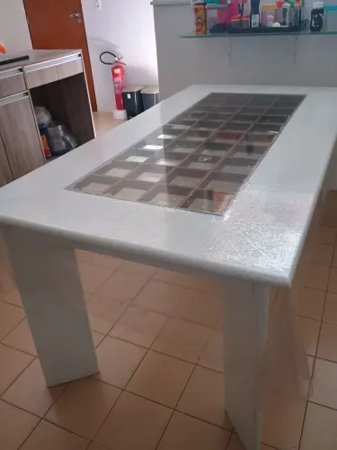 Mesa de madeira maciça