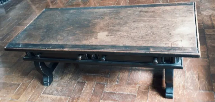 mesa de centro usada rústica com 2 gavetas pequenas