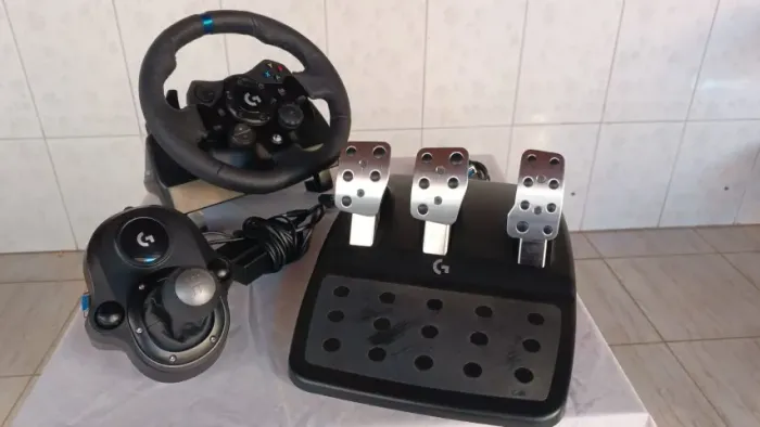 VENDE-SE!!!  Volante LOGITECH G923 PC/XBOX + Câmbio LOGITECH