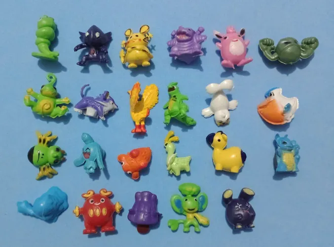 Lote de miniaturas Pokémon