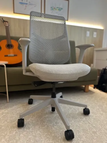 Cadeira Herman Miller Verus