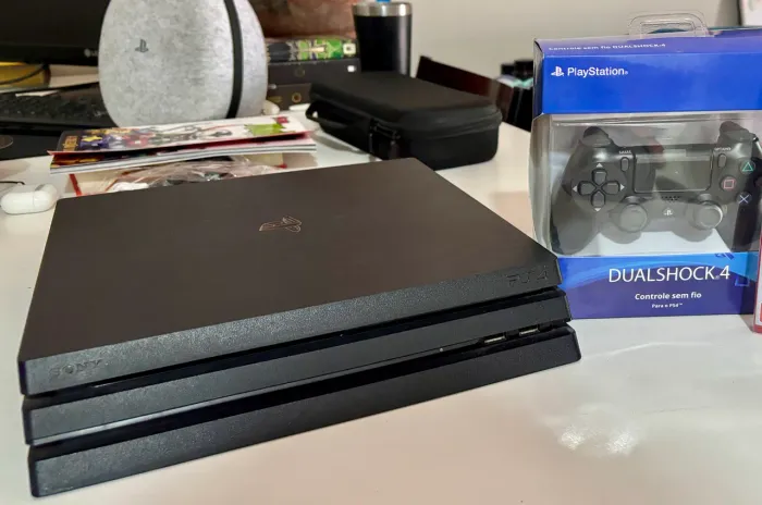 Ps4 PRO em perfeito estado + Controle NOVO